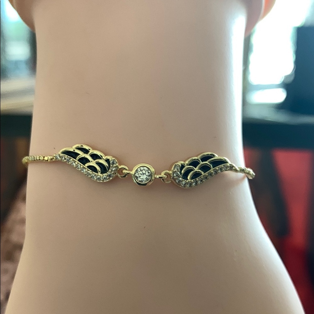 Elegant Gold and Black Wing Bracelet (A-2)